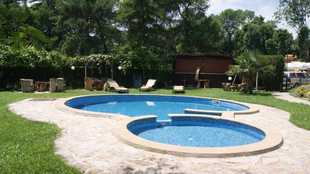Villa Maxim Warna Exterior foto